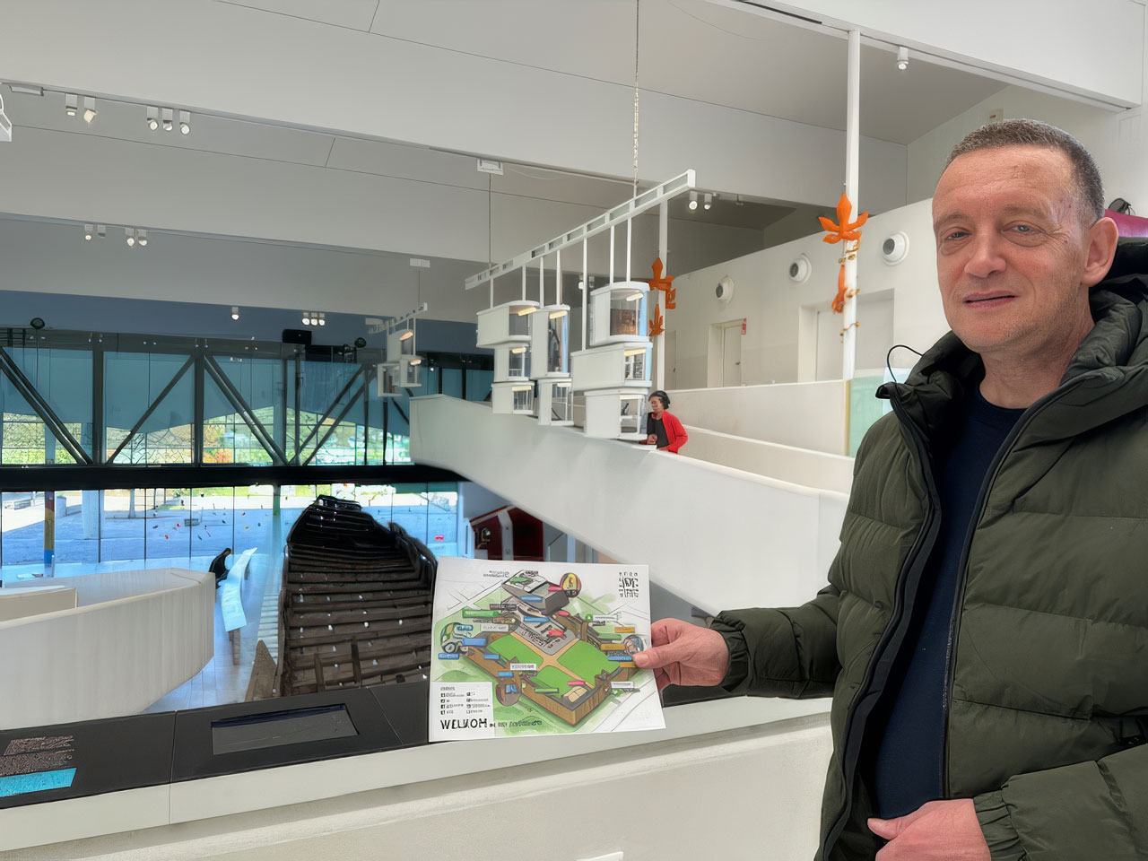 "Het is een leuk doe en leer museum," vertelt Vincent aan Steffie.